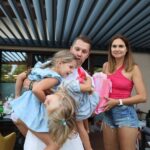 Denisa Cziglová Instagram - Je to neskutečný 8 let🥹🙀💕 Vše nejlepší Sofi💋 Tak rychle to utíká 😅 Ale je super, když můžeme slavit a celá rodina je pohromadě.🍷💃🏼🙏🏽 Ty Izinčiny v březnu, byly v hodně náročném období. 🙈🥺 Ale naštěstí tam nahoře mě má někdo rád.🙏🏽❤️ #thankyou🙏🏽 #family #rodina #sofinarozeniny #8let #enjoyeverymomentasitcomes⌛️