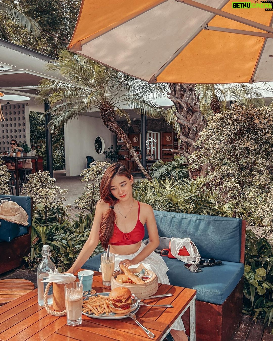 Denise Soong Ee Lyn Instagram - Spend time outside, get a dose of vitamin D. It will be good for you ☀️ Sentosa