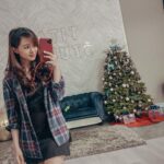 Denise Soong Ee Lyn Instagram - Spent Christmas Eve working on one last shoot for the year & squeezed in a quick hair appointment with @blackhairsalon for that perfect hairdo during the holiday weekend🌲 haiiii everyone, what are your plans for Christmas Eve ✨