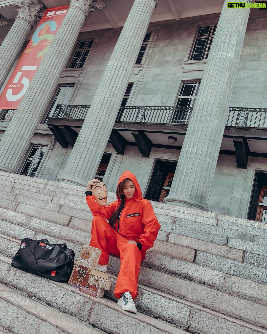 Denise Soong Ee Lyn Instagram - (Giveaway) One of my fav shows on @netflixsg is coming to an end 🥺 so here’s to saying a sweet goodbye together with @magnum I am giving away 6 sets of exclusive Money Heist merchandise (seen here!) & magnum ice cream to 6 lucky peeps ❤️ Each set will include a Money Heist branded tote bag, jumpsuit, Dali mask and decadent Magnum ice creams. To join the giveaway, simply - 1. Like my Instagram post 2. Follow Magnum SG Facebook page 3. Comment what’s your favourite Magnum ice cream (mine is white choco & cookies yummmm) Giveaway will end on 19 Nov 2021! Good luck! Psttt, if you can’t wait to win the giveaway, you can purchase the limited-edition Magnum retail bundles on Grabmart, which includes Ice cream, Money Heist tote & Dali mask. (Avail till 12 Dec only!) #magnumSG #TheSweetGoodbyeSG #titandigitalmedia #sp