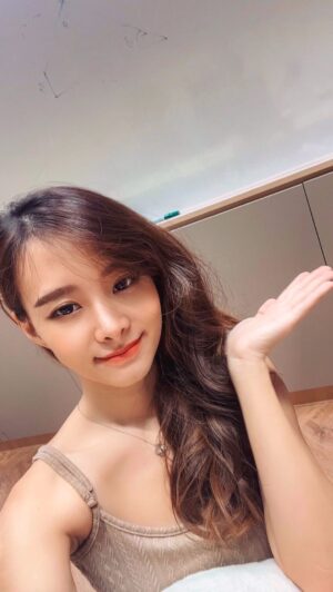 Denise Soong Ee Lyn Instagram - question stated avg 60kph only💀 students are so cheeky! (carlos sainz has my heart but max verstappen’s 10-race streak has my respect)
