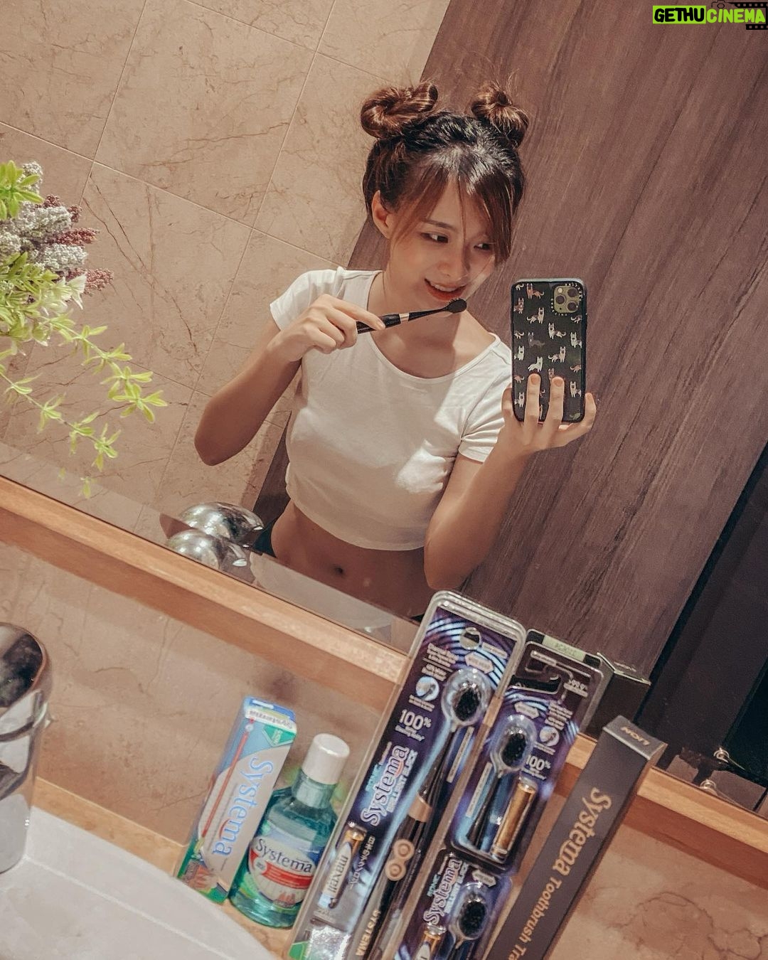 Denise Soong Ee Lyn Instagram - Hello from the first thing I do each morning. I have never used a electronic toothbrush in my entire life, so when I got this, I was so excited to brush my teeth 🤓 here, I am using the new addition to the @systemalion Sonic Brilliant Black family, and can I just say, my teeth have never felt cleaner 😂 the soft bristles makes cleaning extremely thorough and even brushes those hard to clean corners. It has a 40% wider brush head*, so more coverage on gums and teeth for helping to provide 100% better cleaning ability^. sharing some good things here - this is usually $29.90, but it’s now going for $19.90! You can get this from supermarkets, retail outlets and LION Official Store in Lazmall for a limited time only & while stocks last. You just can’t go wrong with the number 1 sonic toothbrush brand in Japan+ 🥰 #SystemaLion #LionSG #RediscoverBrilliantSmiles #HealthyGums #BrilliantBlack #Japan #No1 #Sonic