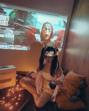Denise Soong Ee Lyn Instagram - home movie night check 🍿pillow fort, hot choco, & our @lumosprojector 
Please help to recommend some good shows in the comments? 🤓