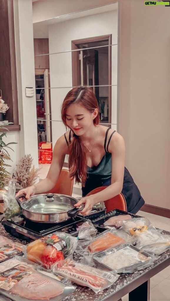 Denise Soong Ee Lyn Instagram - prepping for cny this year was fun - the choosing of CNY OOTDs, packing 100s of angpaus, and also the grocery shopping for all steamboat fresh must-haves on @foodpandasg pandamart 🫶🏻 our veggies, fish and meat reached us in under an hour, was packaged so well, and super fresh 💖 hotpot and reunion dinner this year is going to be yummy! if you’re gonna use pandamart like I did, take 10% off $60 for code BUNLUCK 🐼