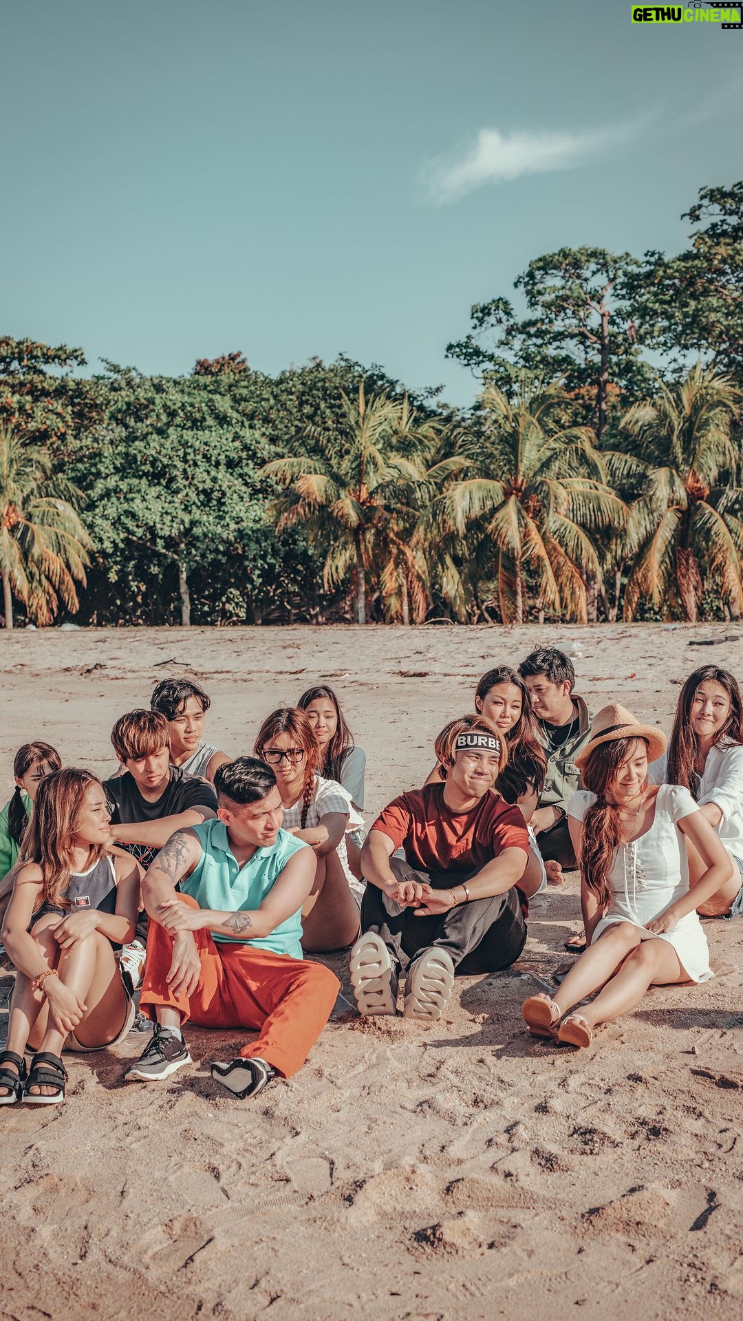 Denise Soong Ee Lyn Instagram - I love you, friends, thank u for making 2022 special 🫶🏻✨ How was YOUR 2022?