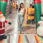 Denise Soong Ee Lyn Instagram - Did you know this is how Amazon packs your orders? I was invited to the Amazon Singapore Fulfillment Center for a day, and was wowed by the advance technology and fun work environment in the warehouse. No wonder my purchases get to me on time and in such great quality! #AmazonSingapore #AmazonGotMyBack #Ad