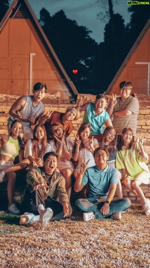 Denise Soong Ee Lyn Instagram - Lucky to have met these people who are now more family than friends 🥹♥️ we are going to stick together till we are old and gray alright