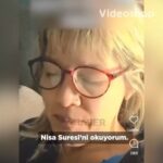 Deniz Uğur Instagram - Bu fotoğraf #KırgınÇiçekler dizisinden🦋 Videoyu izlemenizi öneririm. ➡️➡️➡️ İnsanlar sadece ikiye ayrılır; İyi insanlar ve kötü insanlar…. K*tliam sponsoru ülke halklarının kendi devletlerine öfkesi çığ gibi büyüyerek devam ediyor. Yakın gelecekte, Batı’da Kur’an okumayan kalmayabilir. Hayatın normale dönmesine izin vermiyorlar. Dikkatleri dağılmıyor, kanıksamıyorlar, unutmuyorlar. Birileri gibi “F*listin Edebiyatı”ndan sıkılmıyorlar. Bu anlamda, geçtiğimiz 70 günde bana iyi hissettiren şey hayatımda gerçekleşen arınma oldu. Sessizce benden uzaklaşanlardan memnunum. Çünkü sorun benimle aynı görüşlerde olmamaları değil, içlerindeki kompleksin onlar için “dostluğumuzun” anlamından daha büyük olmasıydı. Paylaşımlarımdan hoşlanmayıp yine de saygı duyabilirlerdi ama takipten çıkarak beni dışladıklarını belli etmek istediler. İnanılır gibi değil ama evet, bazısı işte bu kadar gelişmemiş oluyor. Oysa ki ben, onların hatrını kırmamak için hastalıklı selfie’lerini görmeye yıllarca katlanmıştım. Gönül rahatlığıyla söyleyebilirim; Sahtesiniz, bencilsiniz, yüzeysel, kıskanç, üstelik ırkçı ve faşistsiniz. Allah size acısın ve selâmet versin… #FightBetweenGoodAndEvil