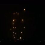 Deniz Uğur Instagram - Telegram’dan bu akşam aldığım sansürsüz haberleri sizinle paylaşıyorum. 💥 K*ssam Tugayları ve İ*rail güçleri arasında yoğun çatışmalar yaşanıyor. 💥 İs*ail, savaşın başından bu yana en yoğun bombardımanını gerçekleştiriyor. 💥 Katar’da ateşkes görüşmeleri için bulunan özel M*SSAD ekibi İ*rail’e geri çağırıldı. Bu, ateşkes yolunun uzunca bir süre kapatılacağı anlamına geliyor. 💥 Macron İ*rail’i, H*mas’ın tamamen ortadan kaldırılmasının on yıllık bir savaşa yol açacağı konusunda uyardı. 💥 G*zze Şeridi’nin güneyindeki Han Yunus’un Hamad Kasabasına fosfor bombaları atılıyor. 💥 İs*ail “güvenli” diyerek insanları Han Yunus bölgesine göç etmeye zorlamıştı. Bölgede şu anda toplu katliam yapılıyor. 💥 Doğu ekseninde çatışan İ*rail birliği tamamen yok edildi. İ*rail 5 kayıp açıkladı,böylelikle gerçek kaybın kat be kat fazla olduğunu anlayabiliriz. 💥 Batı Ş*ria’da İ*rail tarafından silahlandırılan yahudiler çevredeki F*listinlileri öldürmeye devam ediyor. İ*rail’de artık cinayet suç değil.Sokağa çıkıp herhangi bir F*listinliyi rahatlıkla öldürebiliyorlar. 💥 El K*ssam Tugayları, İ*rail’in sivillere yönelik katliamlarına tepki olarak Tel Aviv’i füze bombardımanıyla bombalıyor. 💥 Demir kubbe muhtemelen yine hack’lendi, füzeler kendi şehirlerine düşüyor. 💥 N*tenyahu “Güney Tugay Komutanımızın ölüm haberini acıyla vermek durumundayım. Bunun bedelini çok ağır ödeteceğiz” dedi. 💥 ABD “H*mas’ın ya da Putin’in kazanmasına izin vermeyeceğiz, İsrail ve Ukrayna’yı aynı anda destekleyebiliriz” dedi. ⬇️ Kaybedeceksiniz ŞEYTANA TAPANLAR. Kaybedeceksiniz. Dünyayı savaşa soksanız, sivillere atom bombası atsanız, yine kaybedeceksiniz. Rezîl olmuş bir topluluksunuz. KAZANAMAYACAKSINIZ. 🇵🇸🌍🇹🇷 #WorldWar3