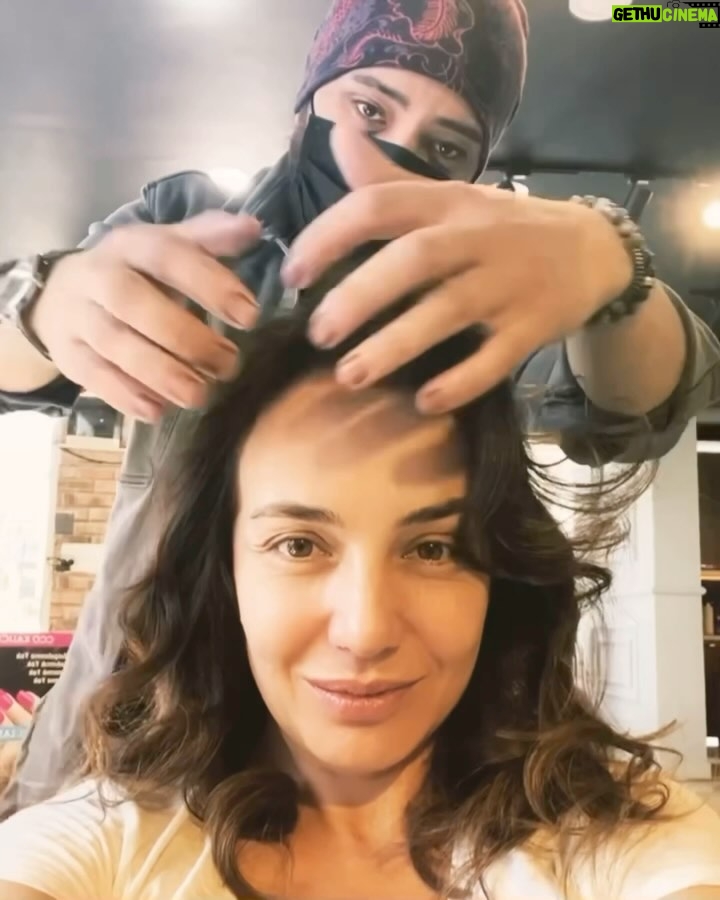 Deniz Uğur Instagram - Algoritmalarca… #GoodHairDay Artık biliyorsunuz, 8. saniye➡️➡️➡️ Kazandırdığı farkındalık için @mehmet_ali_onel ‘e teşekkür ederiz🇹🇷🌍🇵🇸