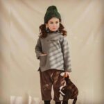 Deniz Uğur Instagram - Keşke her çocuk, çocukluğunu yaşayabilse… #80s ❤️ *Bu kez bir “mini dizi” paylaşıyorum sizinle➡️➡️➡️ Eski ABD başkanına da bir sorum var: 🇹🇷 Irkçılık karşıtı vatandaşlarınız, siz başkan seçildiğinizde çok mutlu olmuşlardı. Videodaki (nefret suçundan tutuklanan) bu kişi sizin eski danışmanınız değil mi @barackobama ? 🌍 Your anti-racist citizens were very happy when you were elected president. Isn’t that “person” in the video (who arrested for hate crime) your former advisor @barackobama ? #MaskelerDüşüyor *Bugünlerde şâhit olduklarımızı unutmayalım, ayakta uyuyanlardan olmayalım ve nerede duracağımızı seçip tavrımızı koyalım ki güç zalimlerin elinden çıksın, bize geçsin. İlâhî adâlet bunu gerektirir. Çünkü ne tarihte, ne bugün, biz hiç zalimlerden olmadık✔️