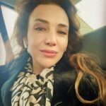 Deniz Uğur Instagram - İşte yine kış geldi, kar bekliyoruz❤️ #ThrowBack Videoyu izlemenizi öneririm➡️➡️➡️ *Dünyanın tersine dönmeye başladığı tartışılmaz bir gerçek. Ve ne yapması gerektiğini bilen biliyor… ⬇️ “Mü’minlerin hepsi toptan seferber olacak değillerdir. Öyleyse onların her kesiminden bir grup da, din konusunda köklü ve derin bilgi sahibi olmak ve döndükleri zaman kavimlerini uyarmak için geri kalsa ya! Umulur ki sakınırlar.” Tevbe~122