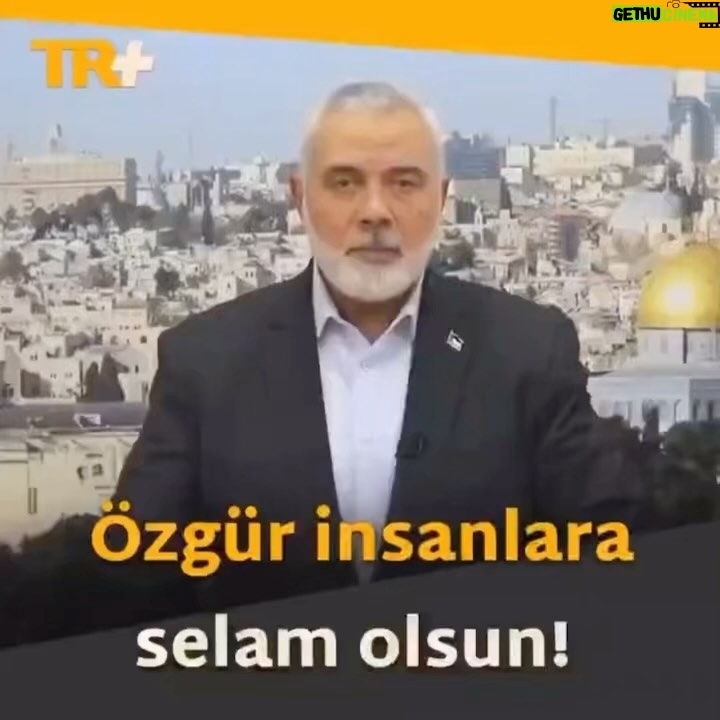 Deniz Uğur Instagram - “Bütün özgür insanlara selâm olsun”🇵🇸🌍🇹🇷 H@m@s sözcüsü, videoda böyle diyor➡️➡️➡️ Bu, zalim dünyanın değişmesini isteyen herkesin s@v@şı. Bu, iyilikle kötülüğün s@v@şı. Ne mutlu uyananlara ve s@v@şanlara. Bilsinler ki, uyuyanlar da uyumaya uzun süre devam edemeyecek. Artık hiçbir şey eskisi gibi olmayacak. Roller değişiyor. Yeni dünyaya hoş geldiniz❤️ #فيضانالأقصى #Jihad #DeepMeaning #WarAgainstEvil