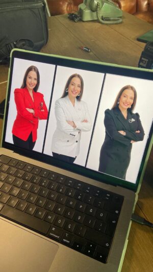 Deniz Uğur Instagram - Lütfen dikkatli izleyin💥
“Siyaset-üstü bakamayan bu paylaşımları anlayamaz” denmiş❗️
Acaba niye toplumsal bütünleşme için çabalıyoruz, hep birlik mesajı veriyoruz❓
Bilgi sahibi olmadan fikir sahibi olunmaz diyoruz, acaba neden❓
Niye Türkiye’nin önemini sürekli vurguluyoruz❓
Dünyada katliamlar bir daha yaşanmasın diye❗️
#BüyükUyanış 🇹🇷🌍🇵🇸
@susiburhi
* Ekranın üzerine basınca görüntü donuyor arkadaşlar.