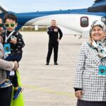 Deniz Uğur Instagram - Uzaya çıkıp Atatürk’ü saygıyla anan değerli albayımızın güzel ailesiyle bu fotoğrafından rahatsızlık duyan bir zihniyet gerçek ve doğal olamaz. Bu kusursuz gurur tablosuna karşı, ayrıştırıcı cümle yazabilen herkes güdümlüdür. Tabular ihtişamla devriliyor, çürük elmalar da artık çok kolay ayırt ediliyor. Düşman çatlatmışız demek ki. Dikkatinize sunarım. Böyle devam❤️🇹🇷 #BüyükUyanış #İstikbalGöklerdedir