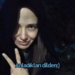 Deniz Uğur Instagram - Narsisistik kişilik bozukluğunu bilen, şeytanı bilir. Bunlardaki kibir ve kendini diğer yaratılmışlardan üstün görme, aslında bilinç altındaki değersizlik duygusu ve aşağılık kompleksinden kaynaklanır. Bunlar, kendilerine duyulan öfke, nefret, korku gibi negatif duygularla beslenir. Yani siz onlara lânet okudukça güçlenirler. Onları ciddiye almayın. Onları küçümseyin. Onlarla dalga geçin. Katlanamayacakları tek şey budur. Doğru savaşmak için düşmanı iyi tanımak gerekir. Benim nasibimde de iyi tanımak varmış🤷🏻‍♀️ Bu arada, Kabala büyüsüyle imansızların basiretini filan bağlıyor olabilirler. Bebek kanı dökmeleri onlar için ritüel anlamına geliyor olabilir. Bence “insan” türü olmadıkları için bunlardan her şey beklenir. Ama işte, iman edenlere sökmez❌ Videoyu anlayan anlayacak; Sizlerse 43. saniyeden sonrasını anlayacaksınız. İyi eğlenceler😉 #Backwards #PsikolojikSavaş #YENİLECEKSİNİZ