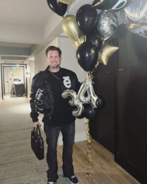 Dennis Jauch Instagram - Even if we're a thousand miles apart, my stunning wife always manages to surprise me on my birthday 😊❤ Also 34 is already feelin like a whole movie... this year is about to be crazy!!! I'm feeling truly blessed 🙏🏻