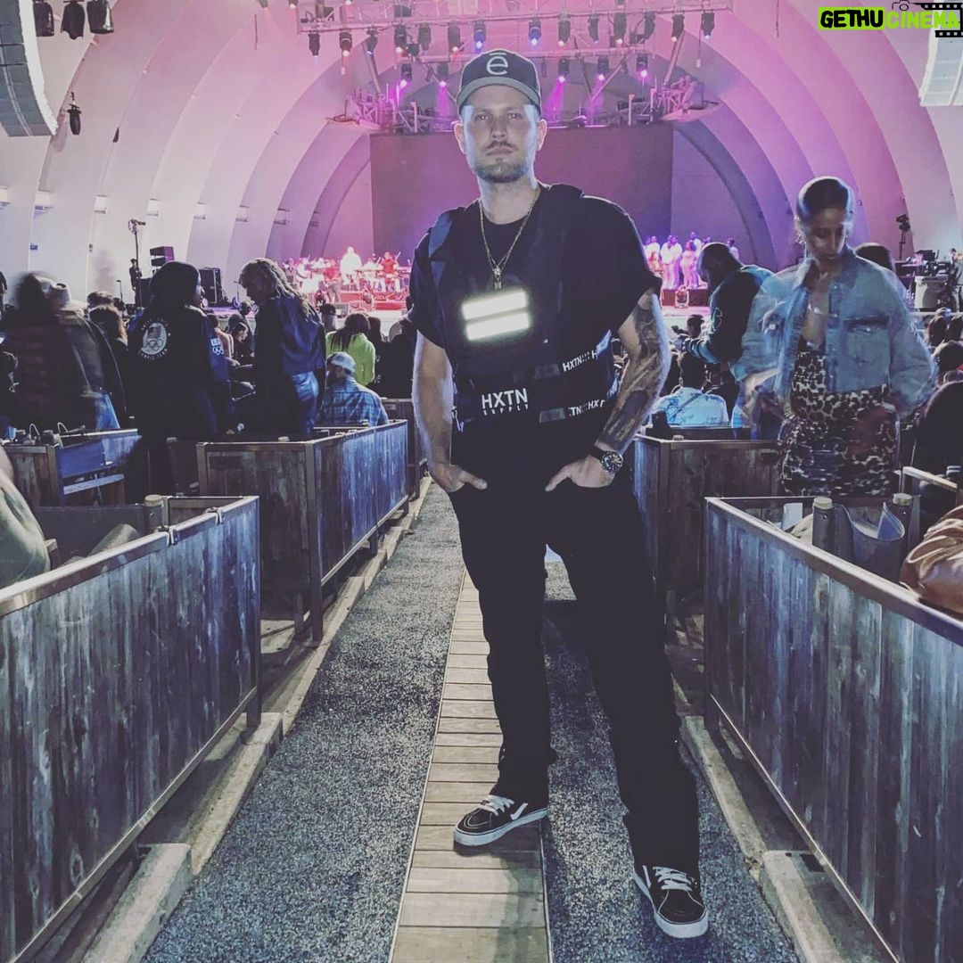 Dennis Jauch Instagram - This kind of music just speaks to my soul man. All the vibes with @burnaboygram at the iconic @hollywoodbowl . Been a beautiful thing seeing this many people dancing, singing & vibing together in one place. How I've missed this ππ» Hollywood Bowl