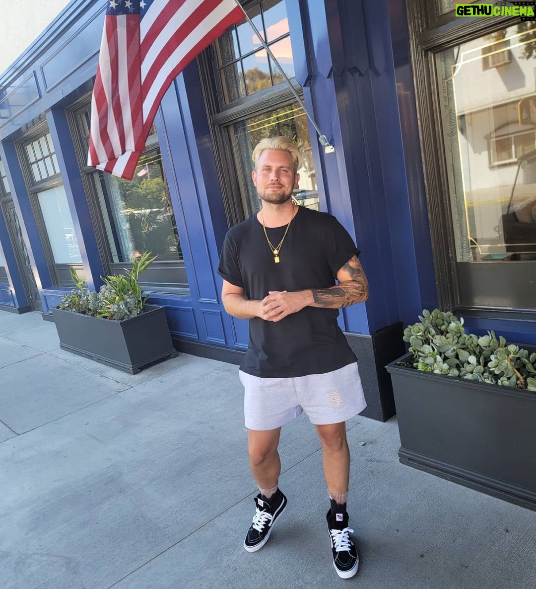 Dennis Jauch Instagram - Hey how are you? Catalina Island