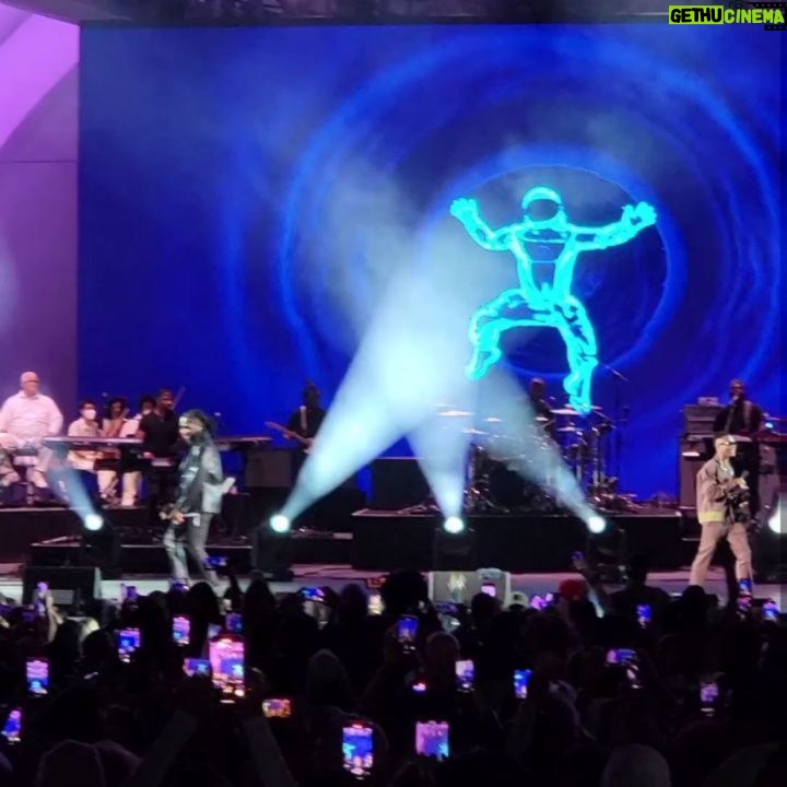 Dennis Jauch Instagram - This kind of music just speaks to my soul man. All the vibes with @burnaboygram at the iconic @hollywoodbowl . Been a beautiful thing seeing this many people dancing, singing & vibing together in one place. How I've missed this ππ» Hollywood Bowl
