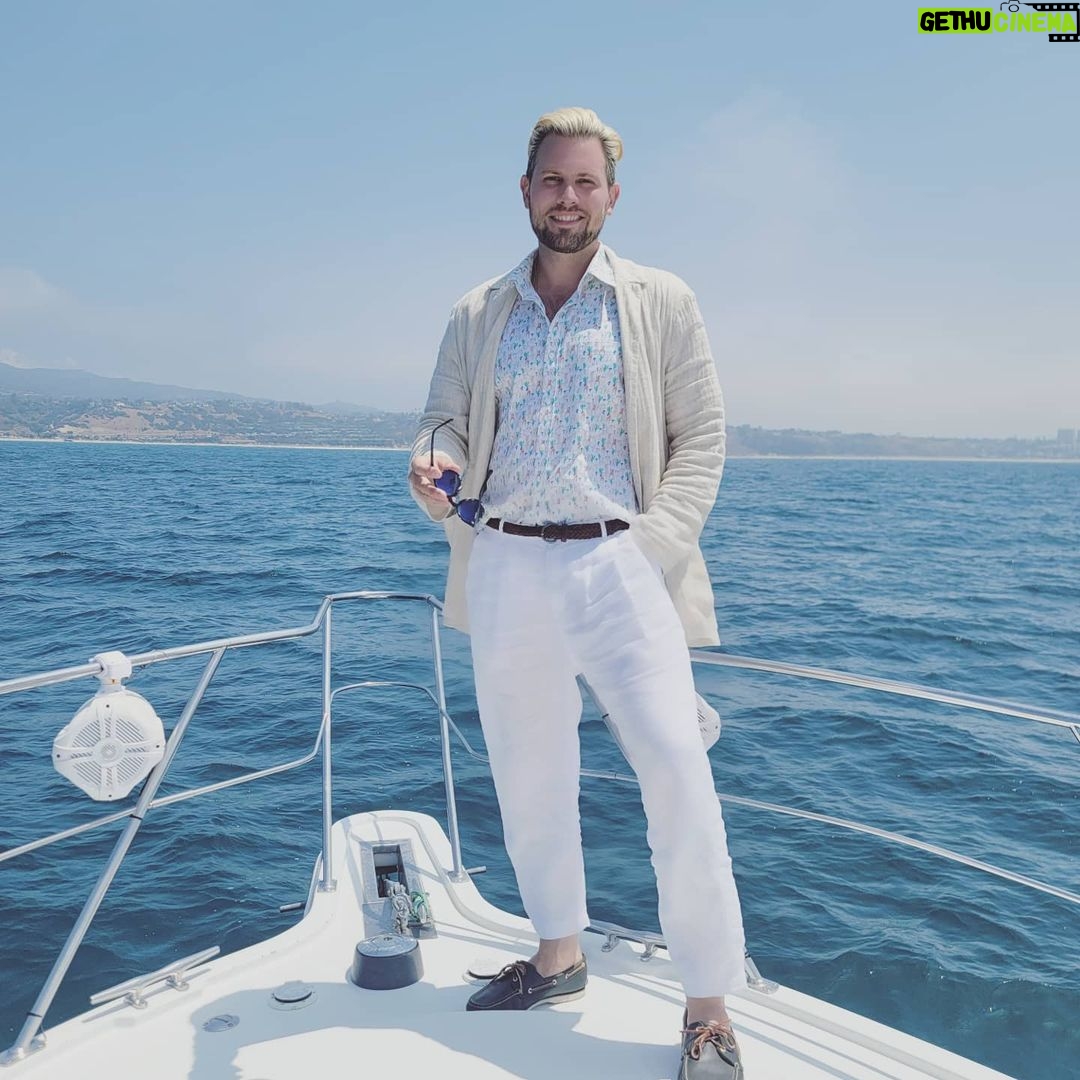 Dennis Jauch Instagram - IG vs Reality while I'm having my boat moment 😭