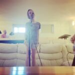 Denys Rodnianskyi Instagram - Когда папе говорят: «Подготовьте с ребёнком какую нибудь песенку на линейку к 1му Сентября. Любую, на ваше усмотрение». Хм…🧐