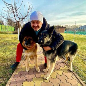 Denys Rodnianskyi Instagram - В каждом мужчине живёт зверь. А в некоторых - даже два😁
P.S.: Нет это не съемки нового сезона))