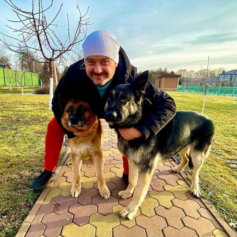 Denys Rodnianskyi Instagram - В каждом мужчине живёт зверь. А в некоторых - даже два😁 P.S.: Нет это не съемки нового сезона))