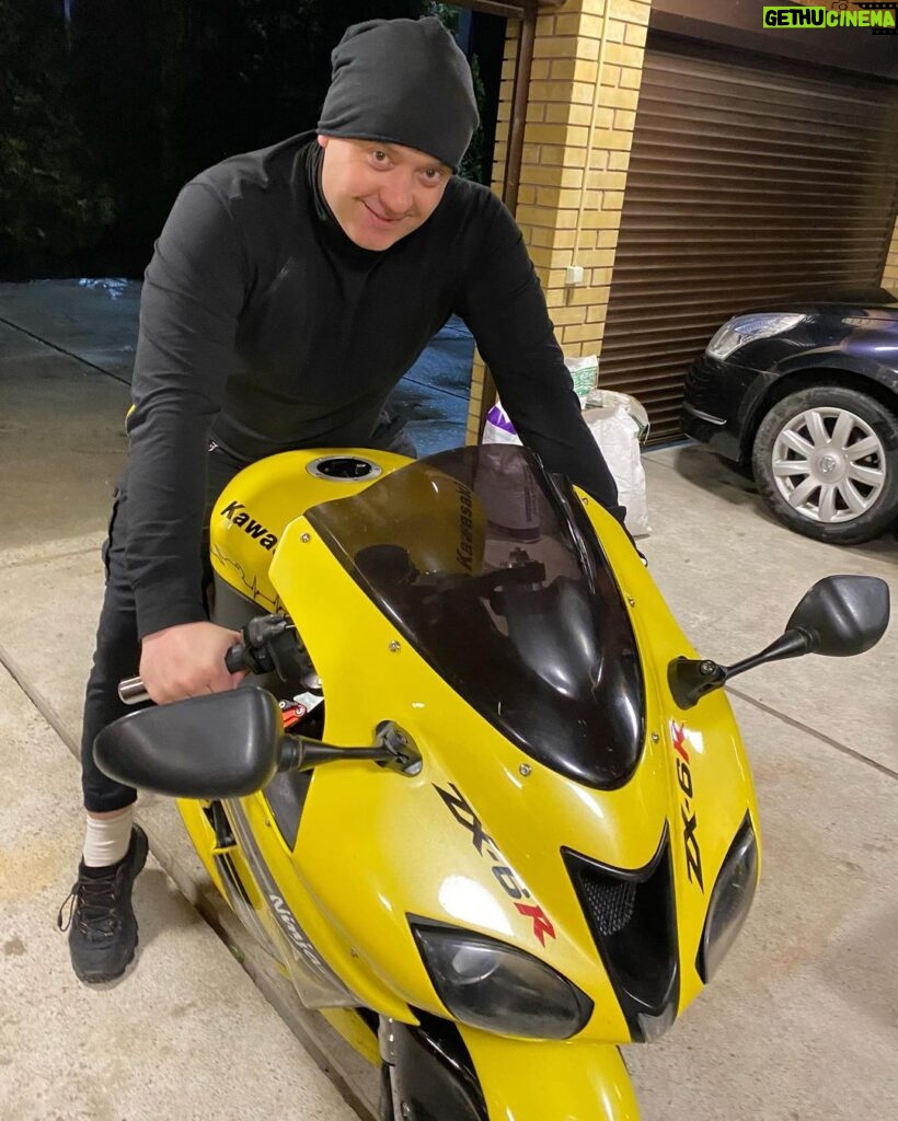 Denys Rodnianskyi Instagram - Вообще мотоциклы - не моё, но 132 л.с. на 250 кг. веса мотоцикла, это впечатляет🚀 #денисроднянский