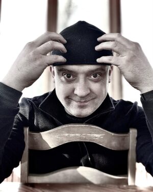 Denys Rodnianskyi Instagram - Какие варианты названия кадра?
#денисроднянский