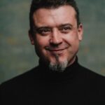 Denys Rodnianskyi Instagram – Одного разу, дуже давно, мені сказали слова, які досі допомагають, надихають, і асоціюються з нашою чудовою нацією: «Що ж ти таке пережив, щоб тепер так сяяти». 
Біль, який ми відчуваємо сьогодні, стане силою, яку ми відчуємо завтра!
Працює. Перевірено!
Дякую @kateryna.hordiienko 
Фото: @sarakhanov 
#denysrodnianskyi