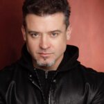 Denys Rodnianskyi Instagram – Рік…
Дуже багато на душі… 
Більше, ніж можу усвідомити мозком. 
Та поки нічого не хочеться казати.
Вже нема розпачу і відчаю.
Є сильне прагнення до перемоги.
Є гордість за мій народ, що не здався «за три дні», і виявився у 122 рази сильніший, розумніший і кращий, ніж весь Світ очікував. А тепер ще й перемагає!
Є вдячність усьому Світу за допомогу і підтримку.
Є біль і рани, що не загоюються, поки що…
Є впевненість, що усі Боги на нашому боці.
Є чітке бачення чудового майбутнього.

Є ми!
Є Україна! 
✊💛💙