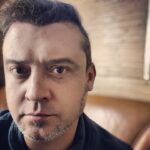 Denys Rodnianskyi Instagram - Опрос века! Я знаю счастливых людей, жизнь которых подчиняется алгоритмам системности и дисциплины, и людей, жизнь которых развивается по принципам спонтанности и прибывания в моменте «здесь и сейчас». Так же -счастливых! Который из путей делает жизнь полноценной? Нужно ли совмещать? Как совмещать? #денисроднянский