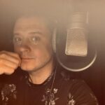 Denys Rodnianskyi Instagram - Выражение: «Слово не воробей…» как никогда осознаёшь на дубляже. Как скажешь, так и будет. НАВЕКА!!! Аминь😉 #денисроднянский #дубляж