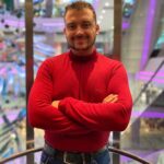 Denys Rodnianskyi Instagram - Бегите к мечте! Не можете бежать, идите к ней. Не можете идти, лягте в направлении мечты, и набирайтесь сил для движения! Первый месяц моей большой трансформации позади. Я уже лежал, уже шёл. Теперь пришло время бежать. В следующие несколько месяцев, я на собственном примере покажу вам, как (даже в Категории 40+) перестать «плыть по течению» и стать хозяином собственной судьбы. Бесконечно благодарен вам за океан поддержки, который вы все мне оказали за этот месяц. Марафон продолжается!!! Дальше - больше! Подключайтесь, становитесь лучше, берите от жизни больше! Ваш ДР #денисроднянский #едадэна #тренядэна ТРЦ Gulliver