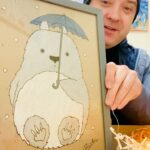 Denys Rodnianskyi Instagram - Всем привет! Я плохо бегаю. Во всех смыслах этого слова🙃 Возможно по этому, выборе «бей или беги» я всю жизнь выбирал «бить». И меня всегда вдохновляли люди, которые в трудной ситуации не пытаются уйти от проблемы, не придаются панике и отчаянию, а предпринимают активные действия, для того чтобы улучшить ситуацию. Я всегда считал, что мне есть чему у таких людей поучиться. Сегодня меня искренне восхищает стойкость, сила и талант 14-ти летней @vysotskaya_artist . Закажите картину у Дианы, и вы не просто получите отпечаток ее прекрасной души на холсте, вы ещё и поможете ей спасти маму, ведь картины Дианы - это единственный источник дохода этой маленькой семьи. У меня бывают моменты, когда опускаются руки, но если Диана не сдаётся, то у меня даже права на расслабление нет💪🏻😤 Спасибо тебе, @vysotskaya_artist , маленькая девочка с большой силой! Ты вдохновляешь становиться лучше!!!