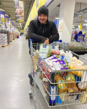 Denys Rodnianskyi Instagram - Когда только открыл, кулинарный блог, а тут локдаун.
Теперь в магазин можно долго не ходить.  Заливайте в сториз Ваши рецепты с тегом #едадэна !  Лучшие рецепты приготовлю!