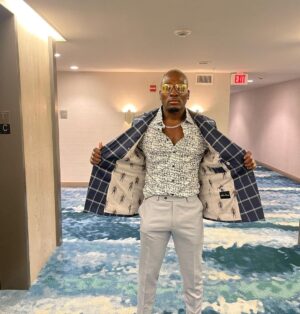 Derek Brunson Instagram - Headed to the arena . Time to clock in ! #BlondeBrunson . Thanks to everyone who supports my journey . Let’s work. God bless 😤 👔 @markrussellco