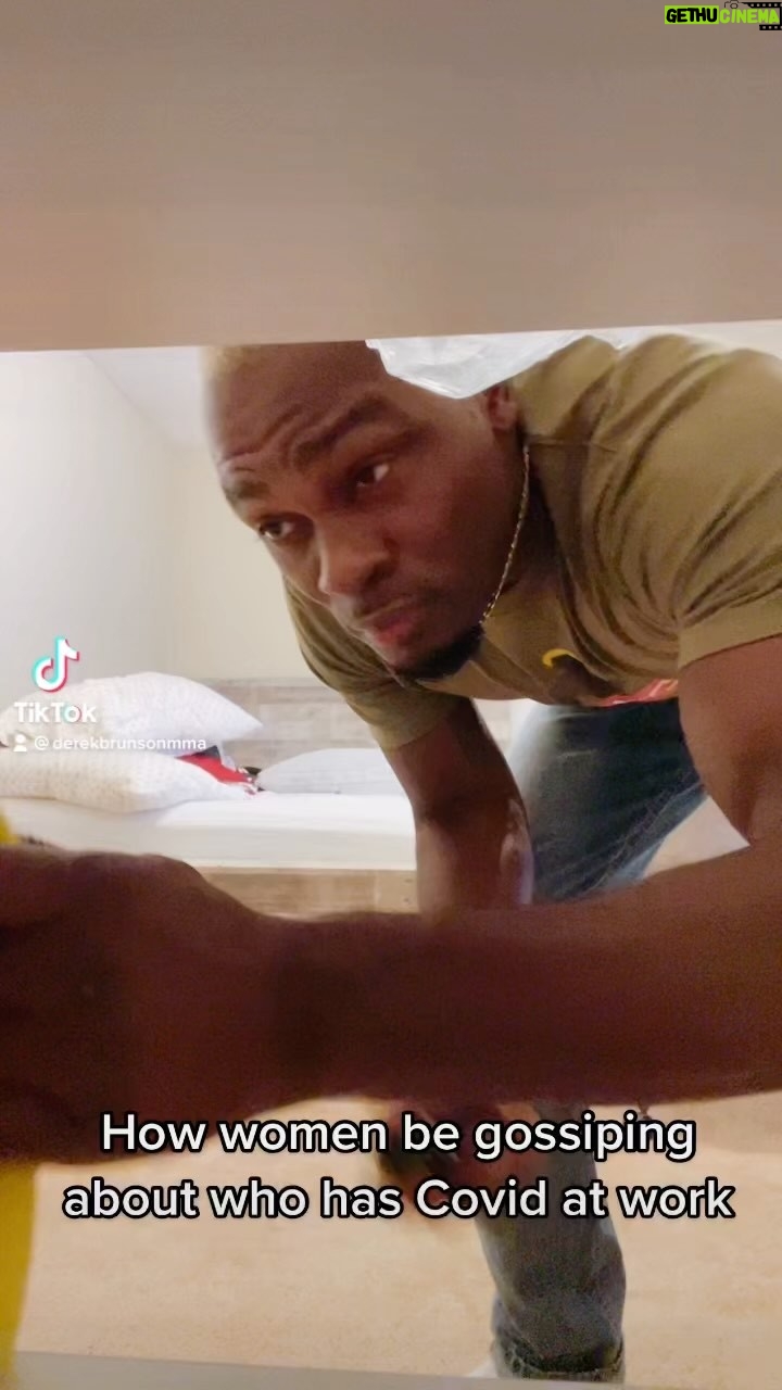 Derek Brunson Instagram - How women gossip at work about who has Covid! 😂😂😂 Fort Lauderdale, Florida