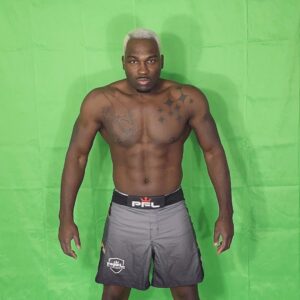 Derek Brunson Instagram - New kid on the block . BLONDE BRUNSON 2.0🤌🏾💰. Million dollar tournament incoming ! I started focusing more on my road work for the first time in my career . Putting in work with @everlast gear & @resilitesportsproducts new Hybrid mats. Only up ! #PFL