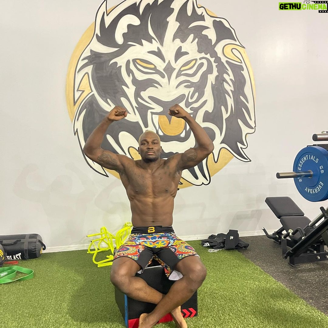 Derek Brunson Instagram - Training camp is complete . Dug deep , did the extra work , ran the extra miles . Look good , feel good ! The lightest I’ve ever been going into a fight week. Ready to push in my @pflmma debut next Friday in Washington DC ! 👱🏾♂️ Wilmington, North Carolina