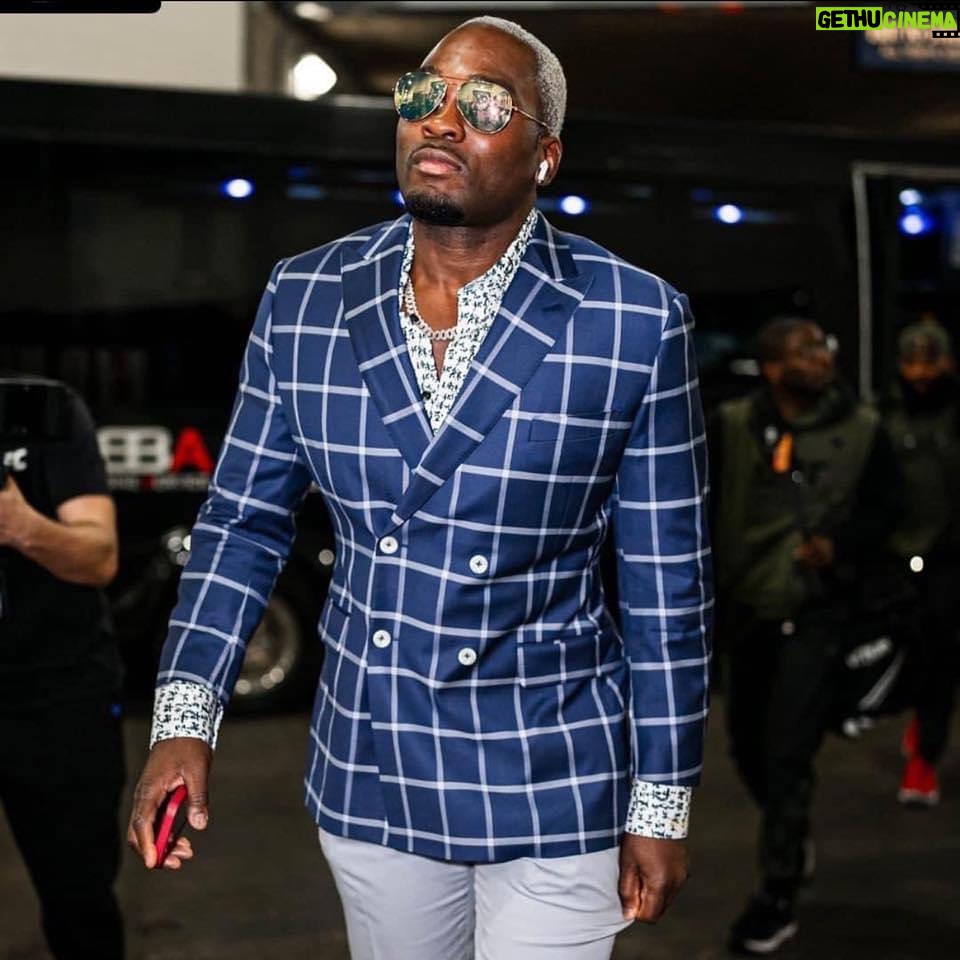 Derek Brunson Instagram - I stand on business 👱🏾♂️. @markrussellco 👔