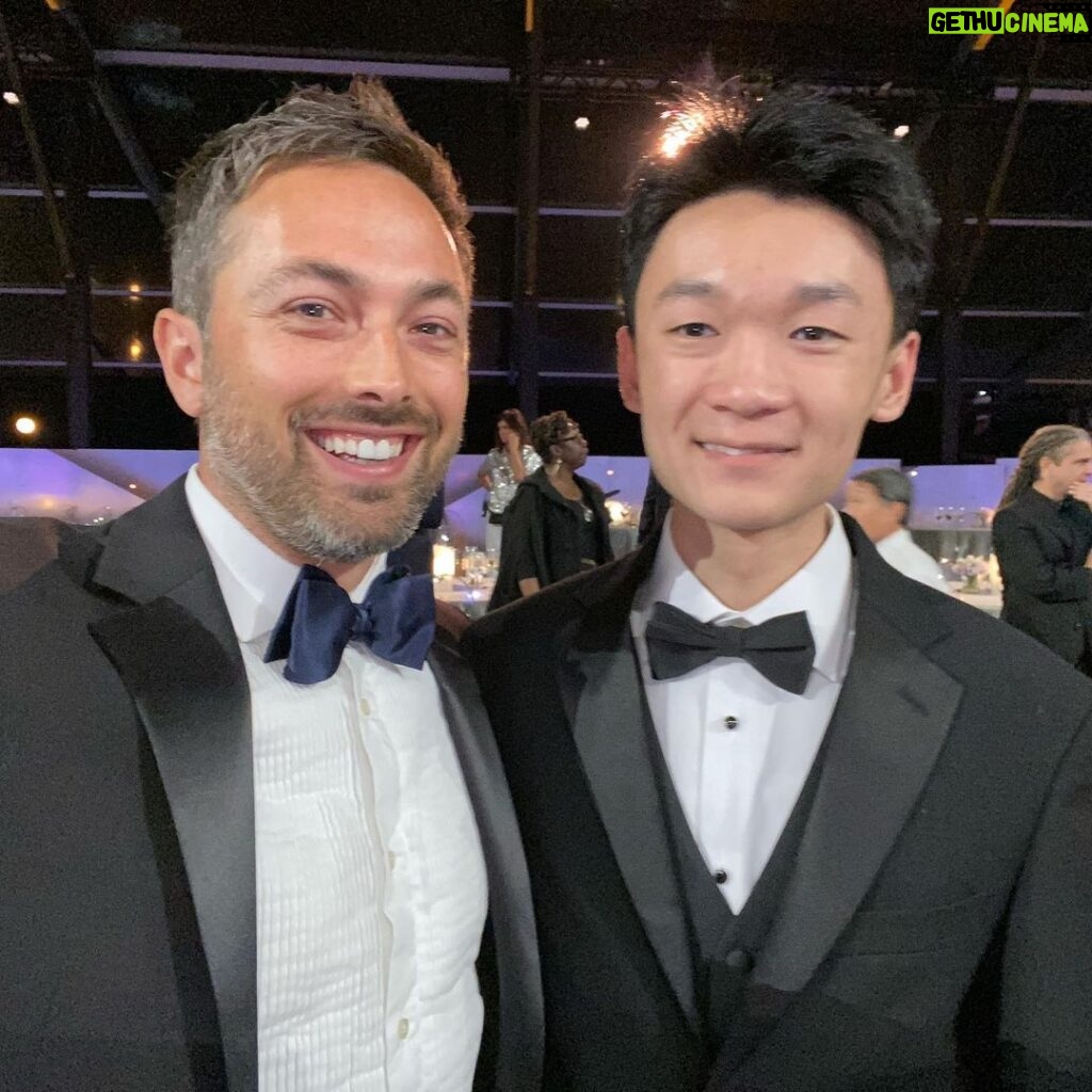 Derek Muller Instagram - Hanging out with the winner of the Breakthrough Junior Challenge, Jeffrey Chen. Did a great job of explaining neutrino astronomy. He’s one to watch! Hangar One