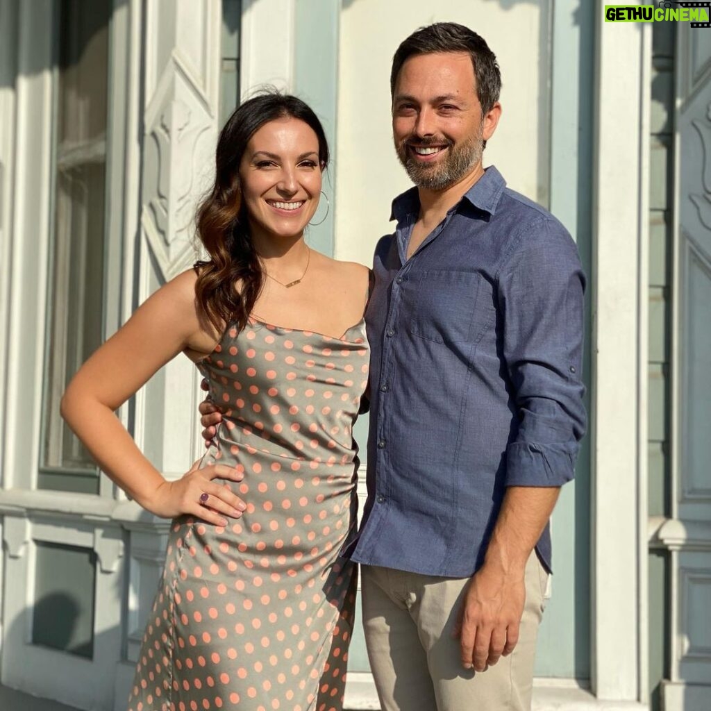 Derek Muller Instagram - @thespacegeologist and I got out of the house last night to witness @alieward and @jarrett_sleeper’s beautiful wedding. And if you haven’t listened to Alie’s podcast @ologies you definitely should! The night reminded me how wonderful it is to find your special human and how lucky I am to have found mine. 🥰 Also sun sneezes are no joke so pulling off this picture was a challenge!