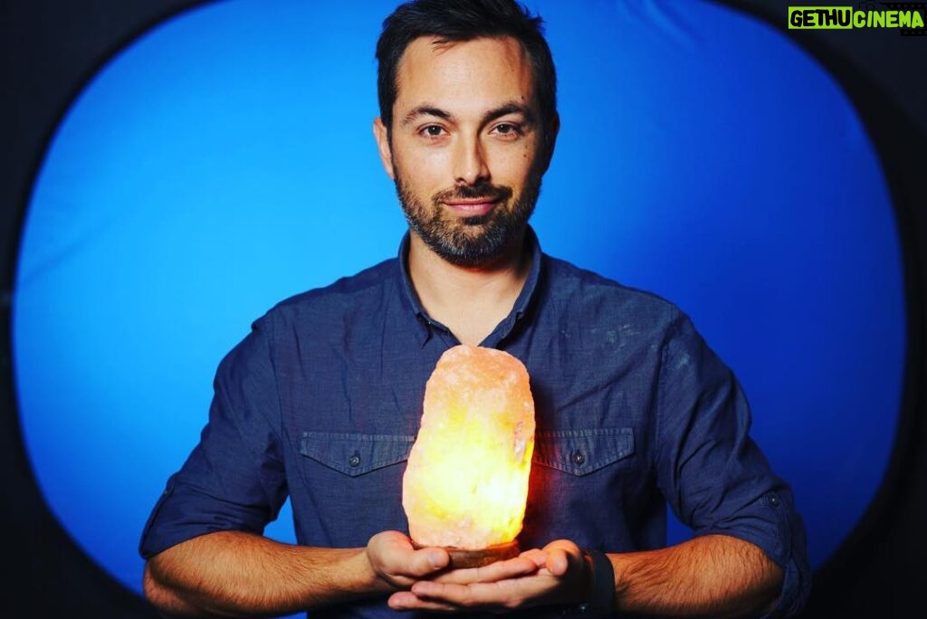 Derek Muller Instagram - Are negative ions good for you? New video has been my obsession for weeks: ve42.co 📷@thespacegeologist