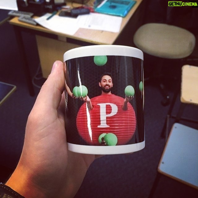 Derek Muller Instagram - I didn’t make this mug. It belongs to a science teacher in Australia and I have no idea how it came into being. 📷: @sciencepetr