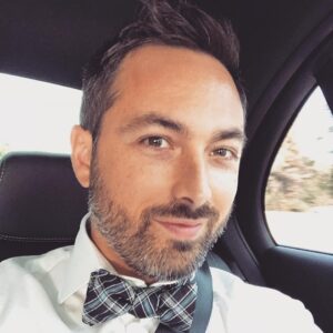 Derek Muller Instagram - Getting ready for the fanciest night of my life (this is my practice white shirt and bow tie so I didn’t fear spilling plane tomato juice on it). Heading to the hotel for quick change and straight to @breakthrough awards tonight. Follow live in my stories. I’ll be hanging with @thephysicsgirl and @asapscience talking to amazing scientists and maybe the odd celeb/billionaire on the red carpet 😱