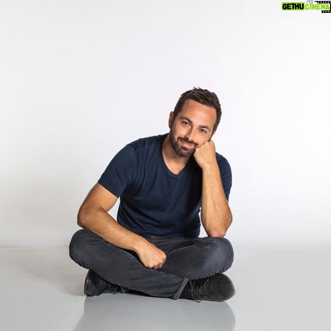 Derek Muller Instagram - I have a new documentary out! Vitamania: The sense and nonsense of vitamins. Wanna watch? ve42.co/vita