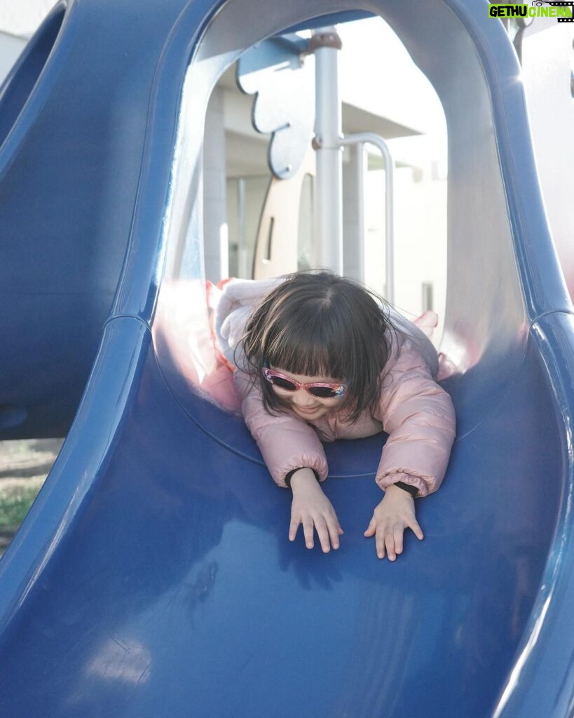 Devi Kinal Putri Instagram - seneng banget banyak playground gratisan🙏🏻😭🩷🤣 Urayasu