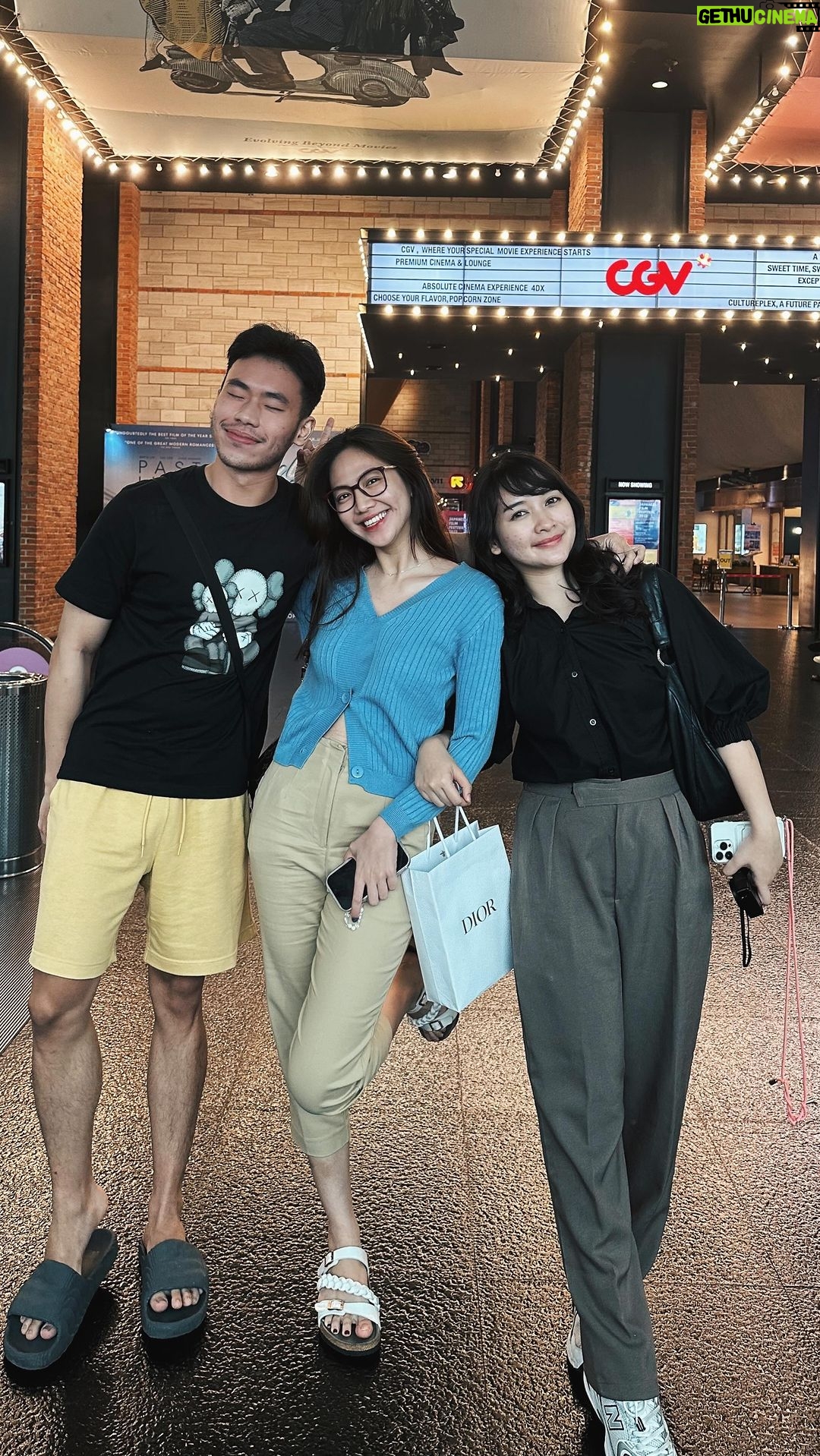 Devi Kinal Putri Instagram - update aja wkwkwkwkkkwk
